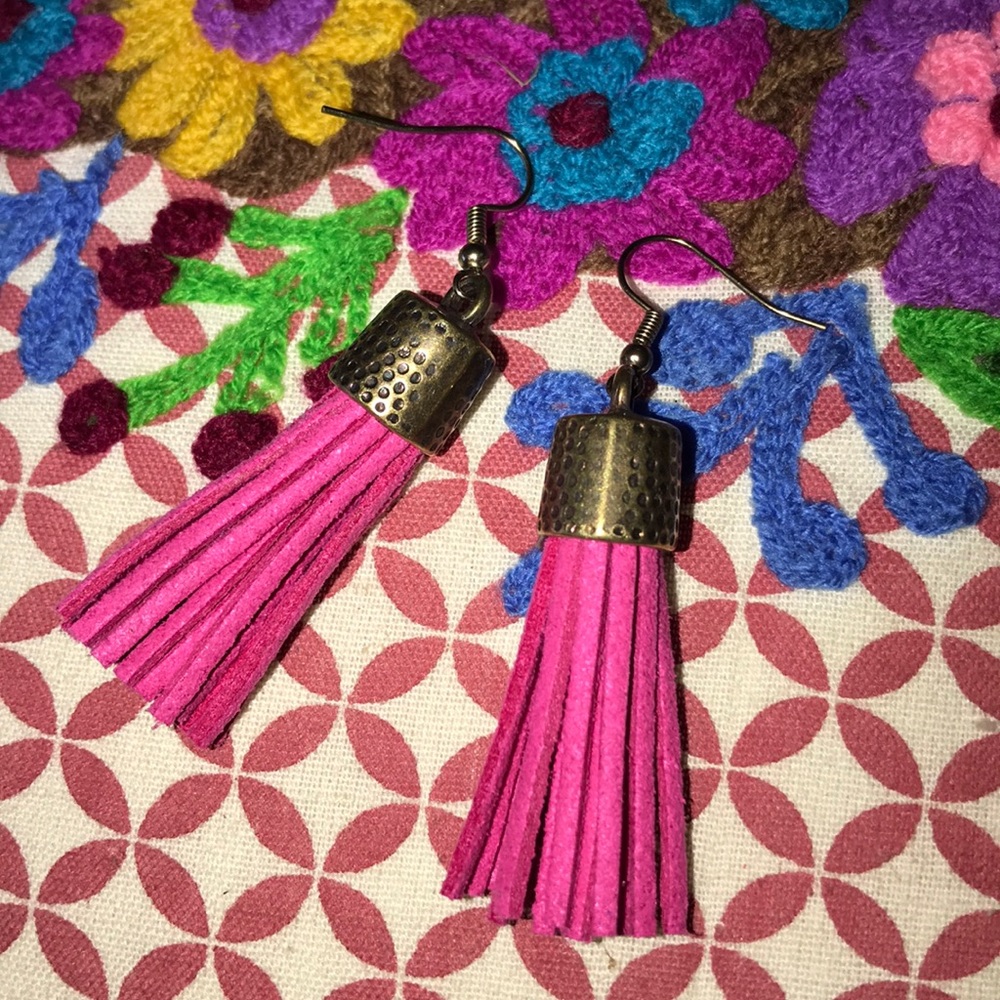 HANDMADE HOT PINK TASSEL EARRINGS 🖤🖤